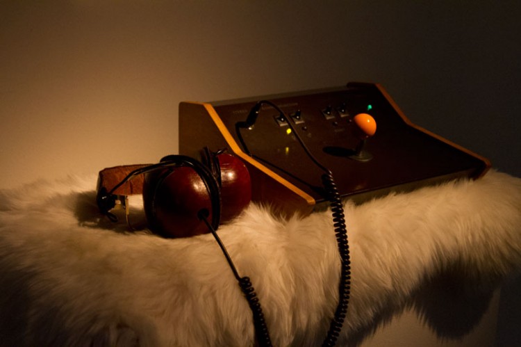 ...moi non plus, an interactive retro audio game console mnp 4463 750x499 ...moi non plus, an interactive retro audio game console