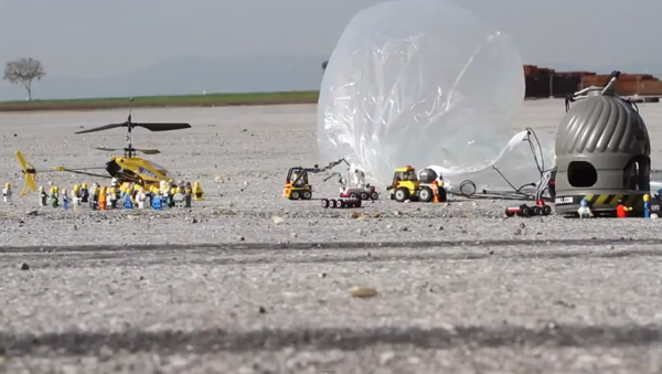 stratosphere jump lego 1 Red Bull Stratos Jump Reenacted Using LEGO 