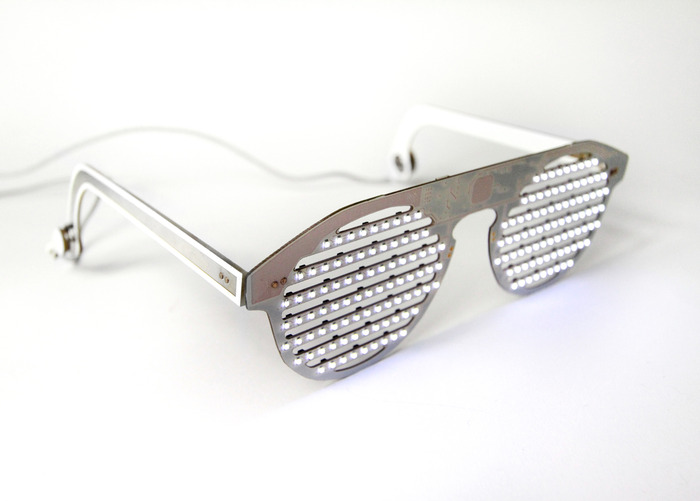 Bright Eyes a LED sunglasses that teach you programming Bright Eyes a LED sunglasses that teach you programming