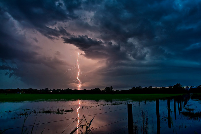 Mind Melting Photographs of Lightning: A Bolt From The Blue 40 + Outstanding Photographs of Lightning GenCept 13 Mind Melting Photographs of Lightning: A Bolt From The Blue