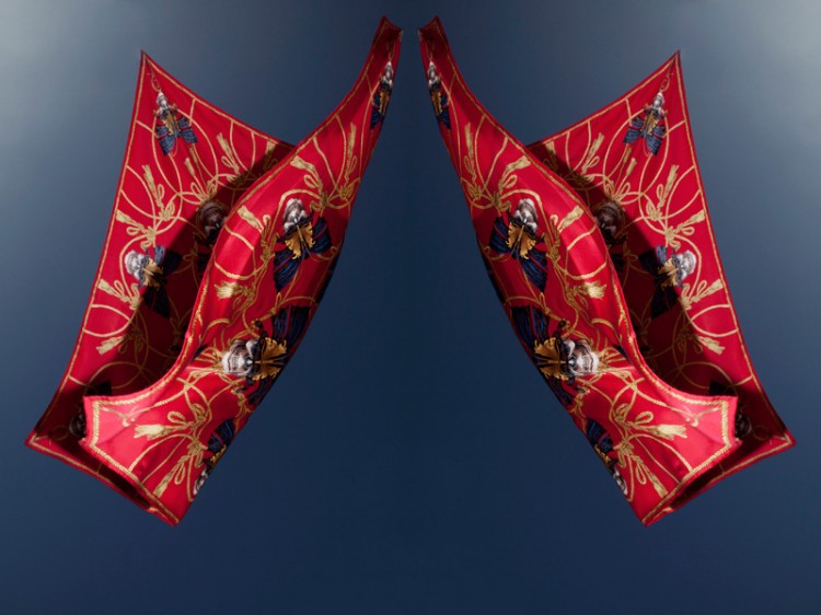 Alexander McQueen Babette Pauthier 1 750x562 Fashion – God Save McQueen