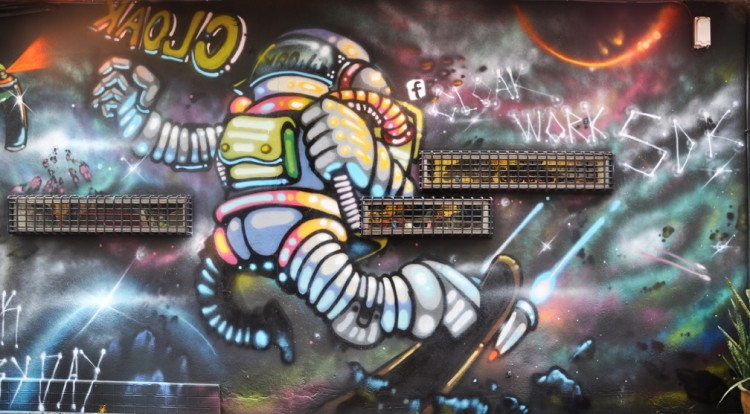 Rollerbot and Skaternaunt Amazing graffiti by BFD! and Cloak Cloak lowres 750x414 Rollerbot and Skaternaunt Amazing graffiti by BFD! and Cloak