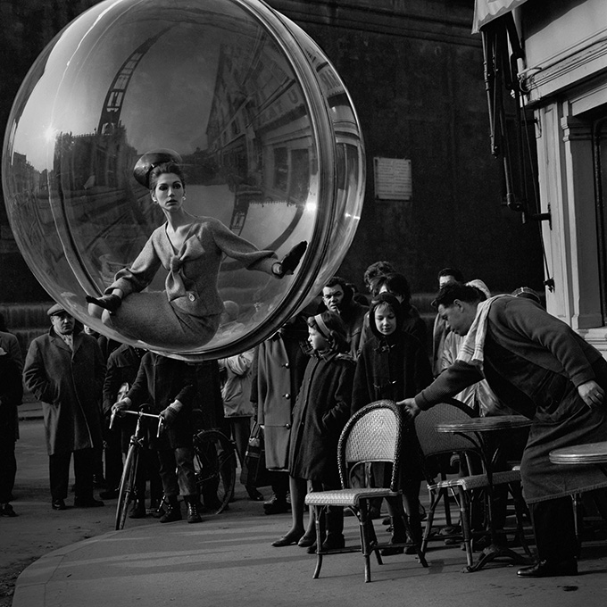 Dreamy Photos of Women Floating Over Paris Dreamy Photos of Women Floating Over Paris 2 Dreamy Photos of Women Floating Over Paris