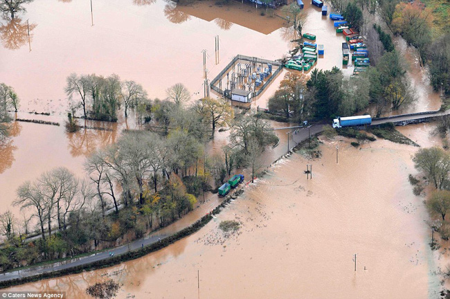 Northern UK Hit By Flooding Storm Flood hit UK 18 Northern UK Hit By Flooding Storm