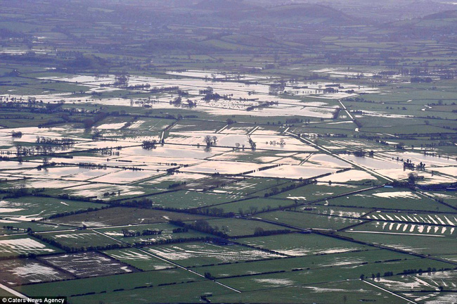 Northern UK Hit By Flooding Storm Flood hit UK 25 Northern UK Hit By Flooding Storm