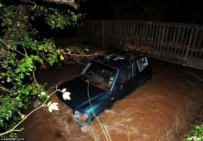 Northern UK Hit By Flooding Storm Flood hit UK 26 Northern UK Hit By Flooding Storm