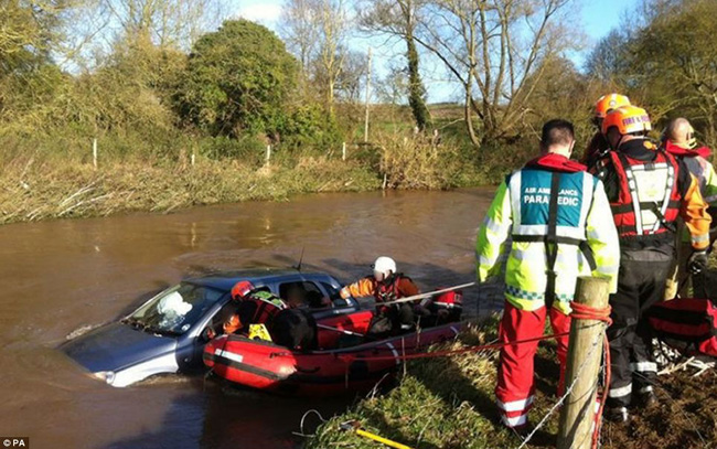 Northern UK Hit By Flooding Storm Flood hit UK 5 Northern UK Hit By Flooding Storm