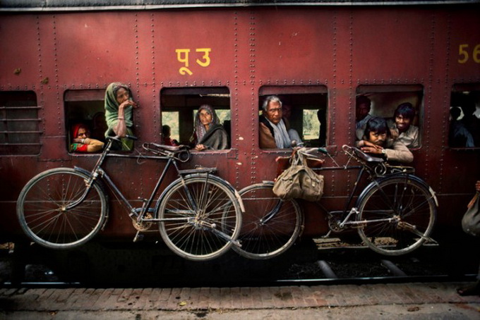 NYC44608 640x444 Steve McCurry’s Epic Train Photography