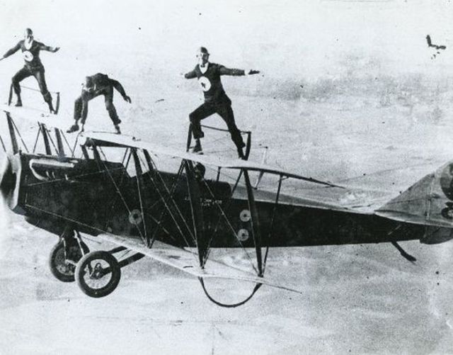 Pilots Perform Grand Aerial Stunts In the 1920s 10 Pilots Perform Grand Aerial Stunts In the 1920s