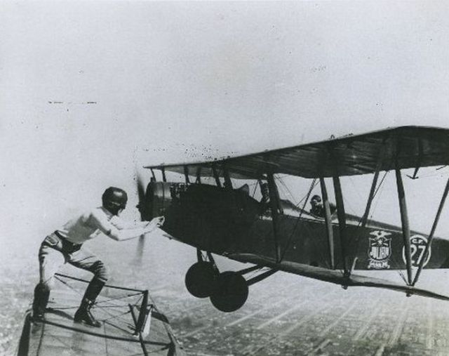 Pilots Perform Grand Aerial Stunts In the 1920s 8 Pilots Perform Grand Aerial Stunts In the 1920s