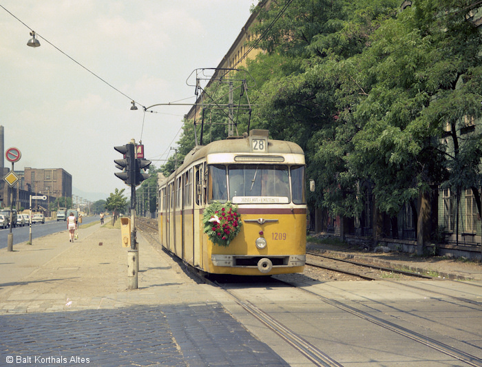 Old Photos of Trams on Street of Hungary Trams on Street of Hungary 3 Old Photos of Trams on Street of Hungary