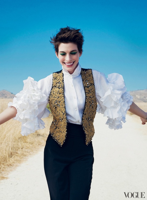 anne hathaway by annie leibovitz vogue us december 2012 01 Leap of Faith