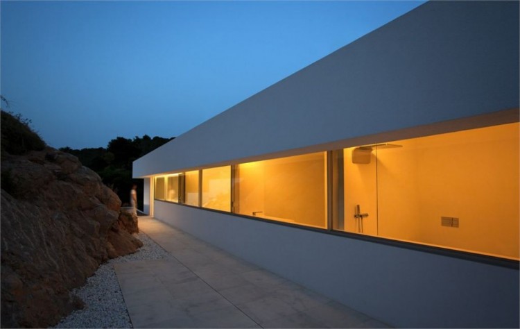 House on the Cliff by Fran Silvestre Arquitectos leibal houseonthecliff silvestre 12 750x474 House on the Cliff by Fran Silvestre Arquitectos