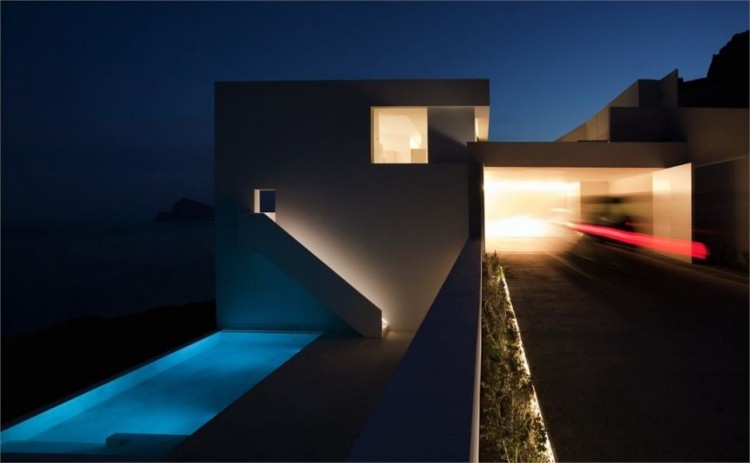 House on the Cliff by Fran Silvestre Arquitectos leibal houseonthecliff silvestre 16 750x463 House on the Cliff by Fran Silvestre Arquitectos