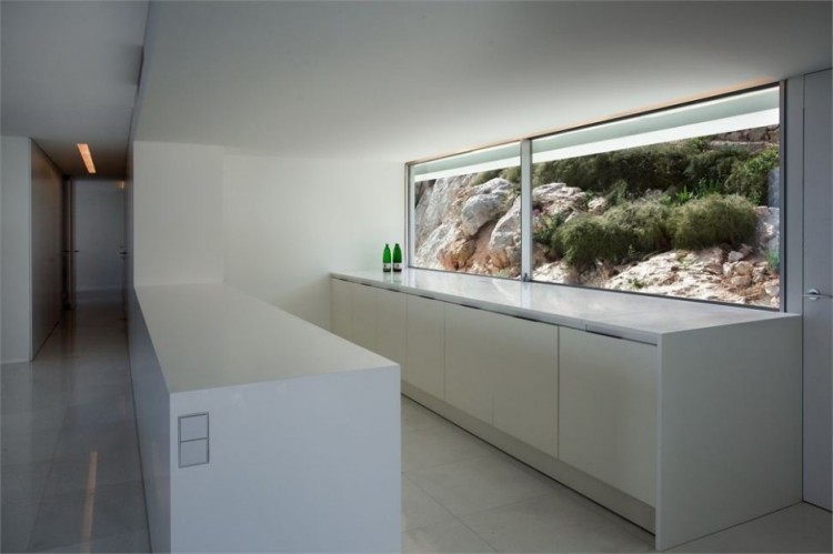 House on the Cliff by Fran Silvestre Arquitectos leibal houseonthecliff silvestre 22 750x499 House on the Cliff by Fran Silvestre Arquitectos