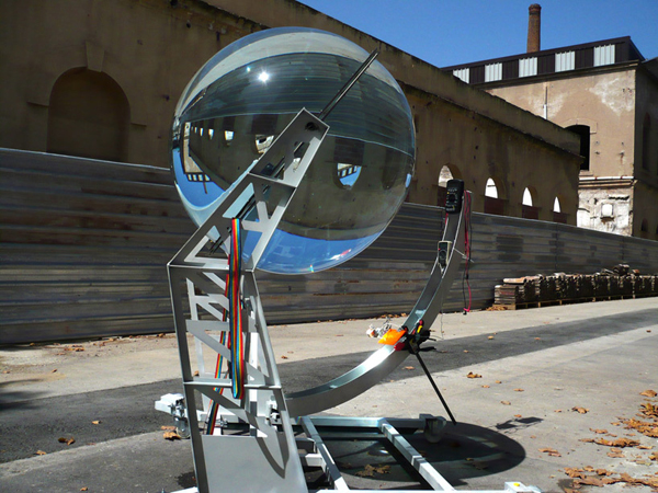 Spherical Glass Solar Energy Generator Can Also Harvest Energy from Moonlight spherical glass solar energy generator rawlemon 1 Spherical Glass Solar Energy Generator Can Also Harvest Energy from Moonlight
