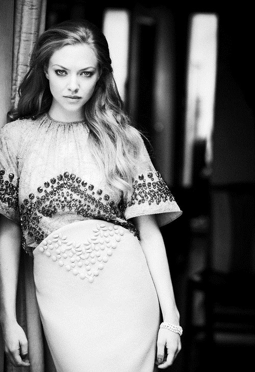 Amanda Seyfried Stuns on The Vanity Fair UK December 2012 tumblr md94elfIuy1qc5qzjo1 500 Amanda Seyfried Stuns on The Vanity Fair UK December 2012
