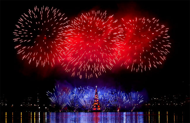 Christmas Lights Around the World 327 Christmas Lights Around the World