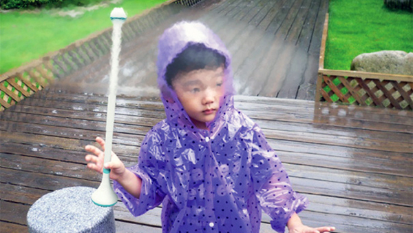 Invisible Umbrella Uses Air to Repel Raindrops Invisible Air Umbrella 1 Invisible Umbrella Uses Air to Repel Raindrops