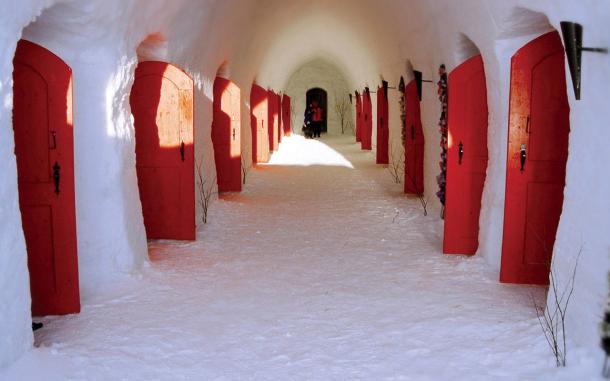 croppedsnowhotel 6 610x381 SnowHotel