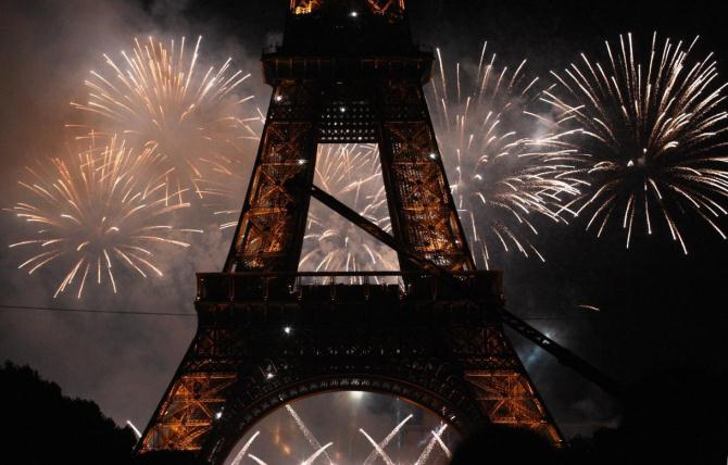 10 WORLD BEST NEW YEAR EVE’S DESTINATIONS paris new year 10 WORLD BEST NEW YEAR EVE’S DESTINATIONS