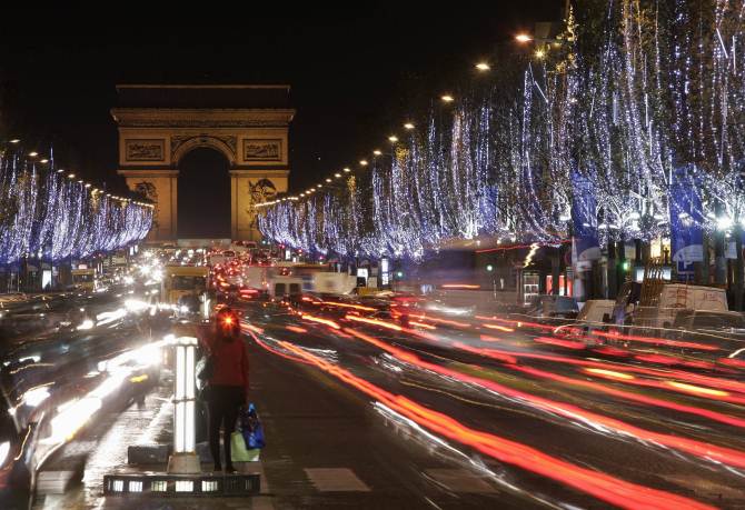 10 World best Christmas lights displays paris 10 World best Christmas lights displays