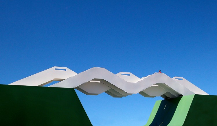 The Stair Scape Bridge by Michael Jantzen the stair scape bridge by michael jantzen 5 750x438 The Stair Scape Bridge by Michael Jantzen