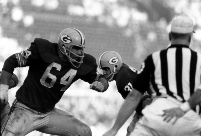 Rare Photos of The First Super Bowl, 1967 03 Green Bays Jerry Kramer — a tremendous offensive lineman who for some reason was never inducted into the Pro Football Hall of Fame — in Super Bowl I 1967 650x439 Rare Photos of The First Super Bowl, 1967