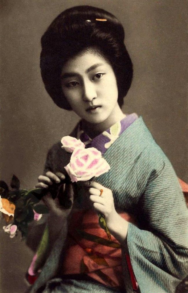 Portraits of a Popular Tokyo Geisha of 100 Years Ago 04 The Geisha HAWARYU A Meiji era Beauty from OLD JAPAN 4 650x1010 Portraits of a Popular Tokyo Geisha of 100 Years Ago