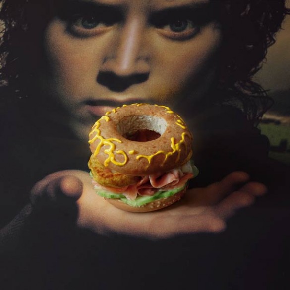 10 creative hamburgers by Fat and Furious 10 Creative Hamburgers by Fat and Furious A Burger To Feed Them All Sauron fumé Sauce Gandalf le Blanche Moutarde elfique 585x585 10 creative hamburgers by Fat and Furious