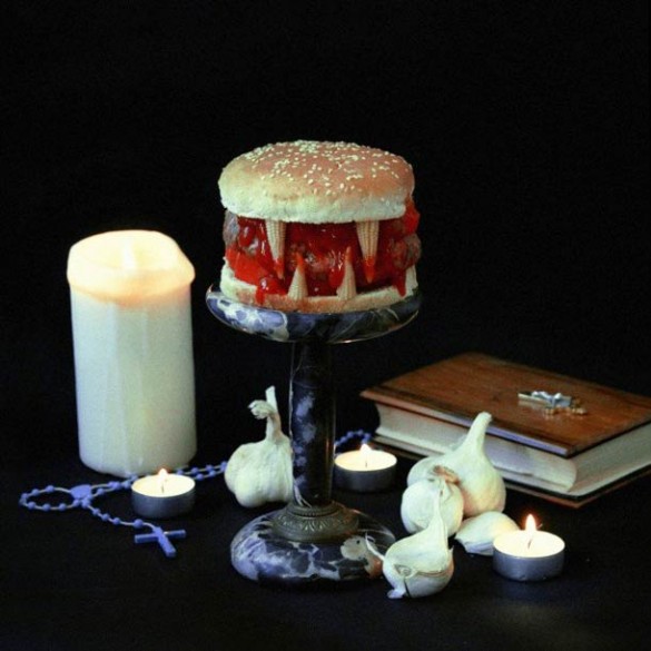 10 creative hamburgers by Fat and Furious 10 Creative Hamburgers by Fat and Furious Brrrrgeur Chair humaine crue Cœur de Bœuf Ail 585x585 10 creative hamburgers by Fat and Furious