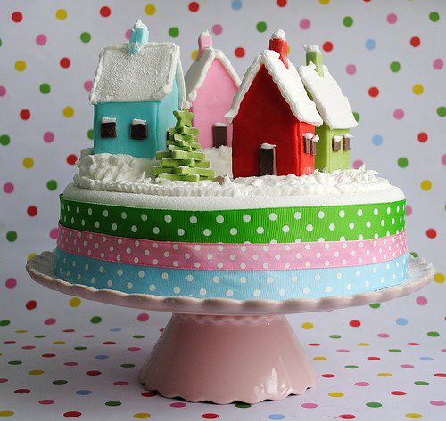 15 Christmas creative sweets and deserts ideas Christmas creative sweets and deserts ideas Cake with houses 15 Christmas creative sweets and deserts ideas