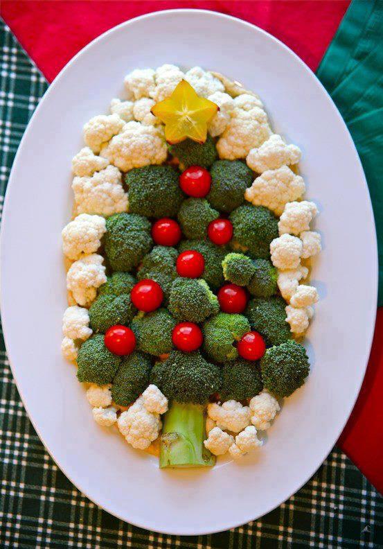 Christmas tree arrangement with brocoli cauliflower and tomatoes on a plate 15+ Christmas creative edibles ideas