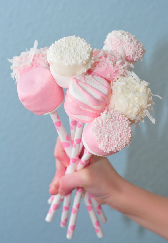 Marshmallow Pops cute ideas for Valentine’s Day Marshmallows Bouquet 585x843 Marshmallow Pops, cute ideas for Valentine’s Day