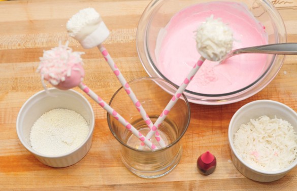 Marshmallow Pops cute ideas for Valentine’s Day Marshmallows Dipping 585x377 Marshmallow Pops, cute ideas for Valentine’s Day