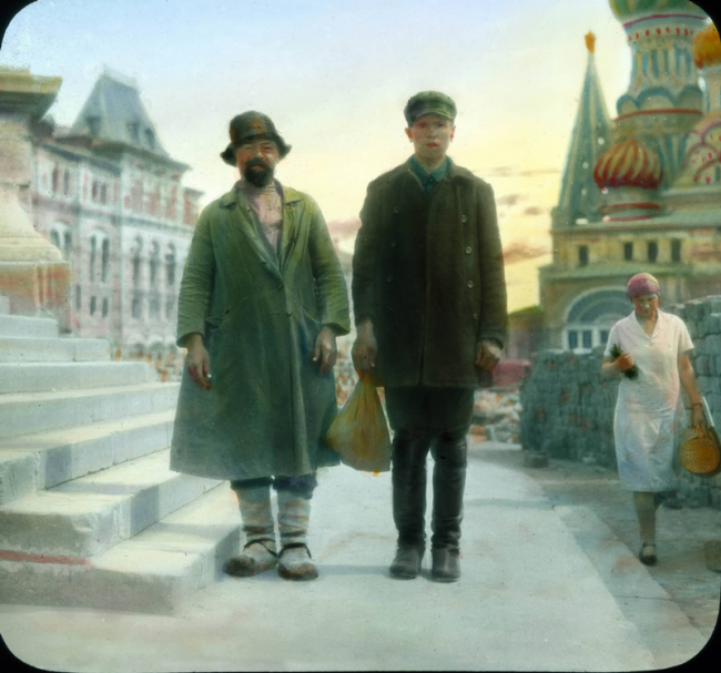 Life in Moscow 1931 in Color Photos Moscow 1931 In Color 3 650x607 Life in Moscow 1931 in Color Photos