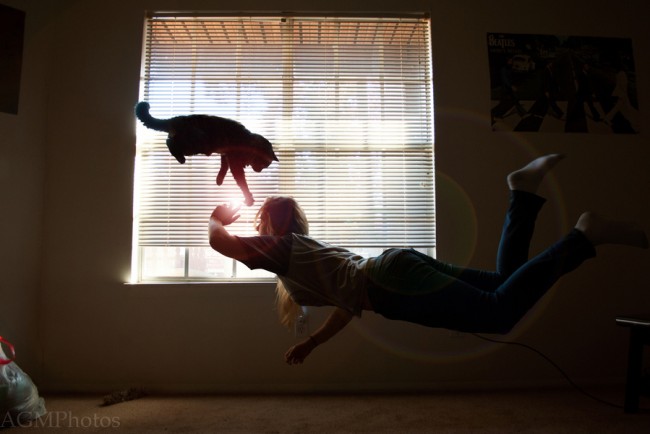 Beautiful Girls and Cat Photography girlscat 650x434 Beautiful Girls and Cat Photography