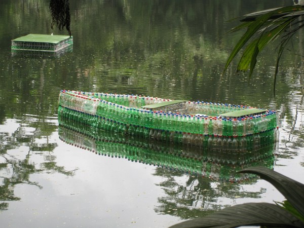  Man in Fiji Makes Boat from Plastic Bottles