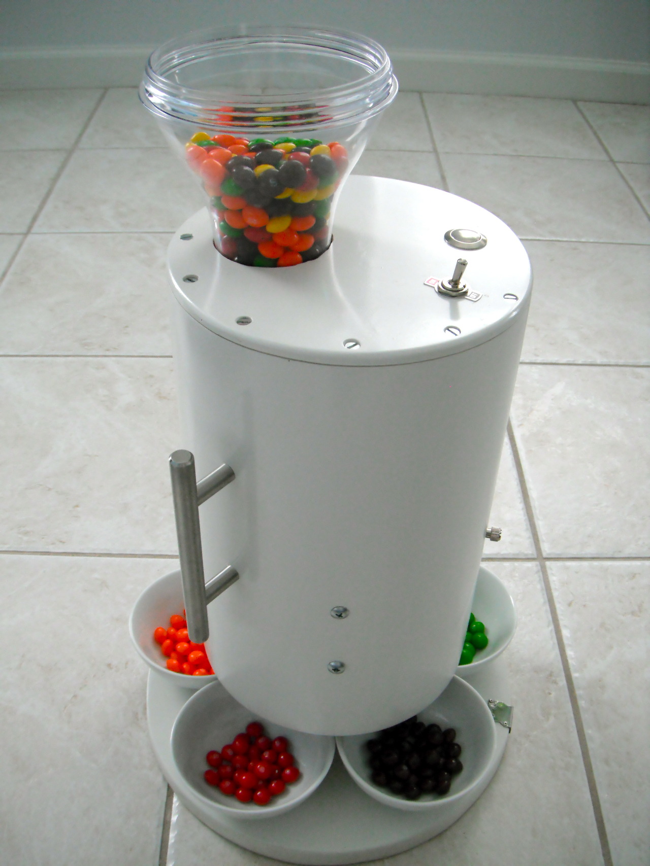 tumblr mfrhzuVHD81s1adkxo1 r1 1280 The skittles sorting machine 