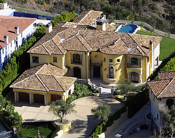 Kanye West and Kim Kardashians new 11 Million $ Mansion in Bel Air yeezy kim bel air crib 01 Kanye West and Kim Kardashians new 11 Million $ Mansion in Bel Air