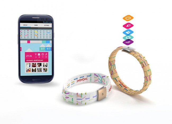 1671908 slide mnemo 650x469 Mnemo, a wearable friendship bracelet that records memories
