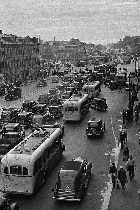 Photos of Moscows Traffic Jams in The Past 1939 Photos of Moscows Traffic Jams in The Past