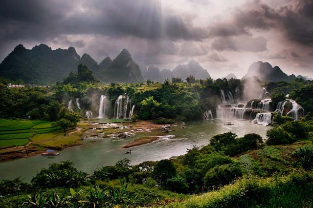 60 Awesome Photographs of Vietnam Ban Gioc Waterfall 60 Awesome Photographs of Vietnam