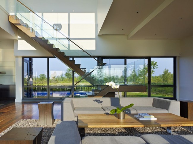 Interior de la casa. Beautiful-Houses-Week40-Riverhouse-Niagara-by-Zerafa-Architecture-Studio_10-@-GenCept-650x486