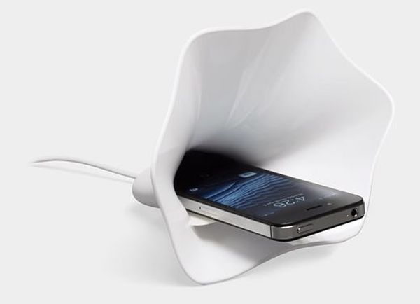 Blooming Sound amplifier for smartphones doubles up as a charger Blooming Sound Blooming Sound amplifier for smartphones doubles up as a charger