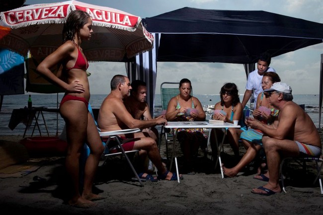 Family Holiday in the Beach 11 650x433 Family in the Beach by Lucia Herrero