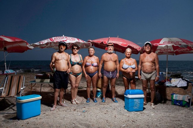 Family Holiday in the Beach 16 650x433 Family in the Beach by Lucia Herrero
