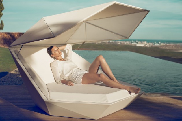 Stylish And Elegant Faz Daybed by Ramon Esteve for VONDOM Faz Daybed Stylish And Elegant Faz Daybed by Ramon Esteve for VONDOM