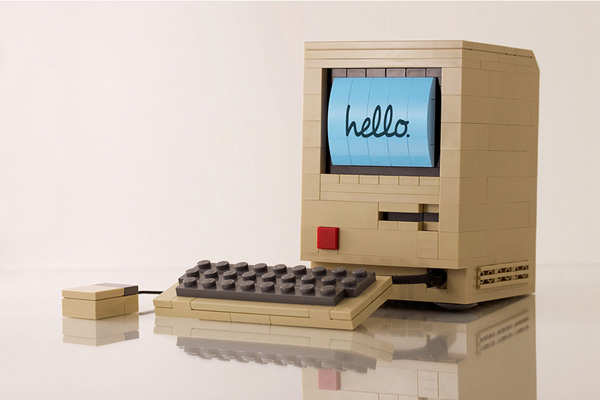 LEGO Replica of the Original Macintosh Computer LEGO macintosh computer 1 LEGO Replica of the Original Macintosh Computer