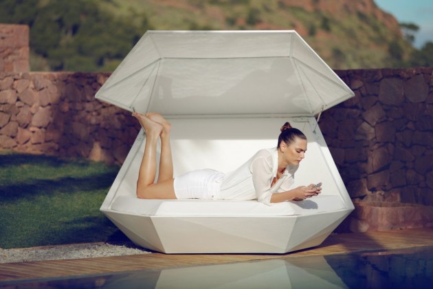 Stylish And Elegant Faz Daybed by Ramon Esteve for VONDOM Ramon Esteve Design Stylish And Elegant Faz Daybed by Ramon Esteve for VONDOM